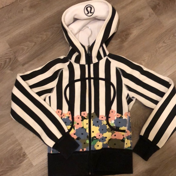 Children’s Lululemon hoodie - Picture 1 of 3